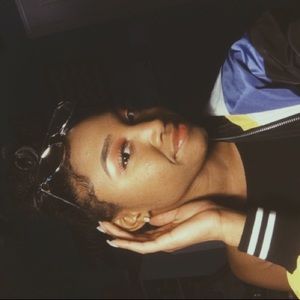 Meet your Posher, Cari